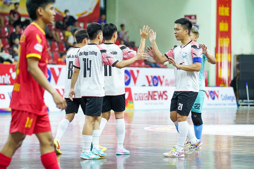 Ha Noi tao bat ngo trong tran ra quan. Anh: VFF