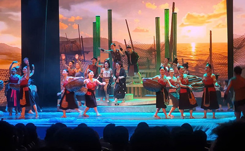 The musical "Sea Mo - The Golden Rings of the Sea" was staged by the Hai Phong Contemporary Arts Theater over 40 days. Photo: Mai Chi