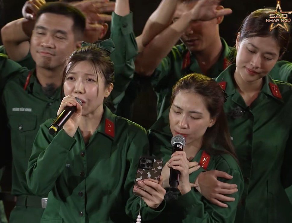 Trang Phap va Hoa Minzy hat trong chuong trinh. Anh: NSX Sao nhap ngu