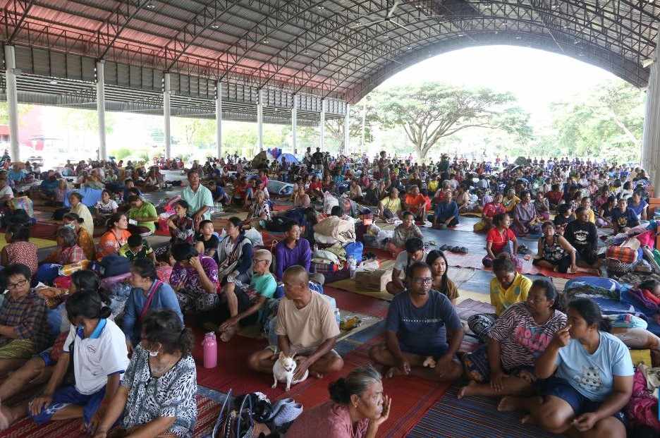El 1 de agosto la gente se reunio en refugios en la provincia de Si Sa Ket Tailandia una de las primeras areas afectadas por el conflicto fronterizo con Camboya. Foto: Xinhua