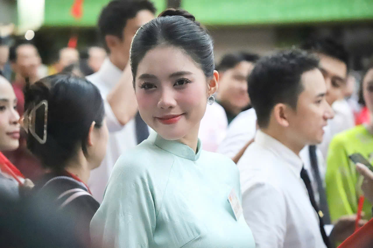 A hau Chau Anh. Anh: Huyen Chi