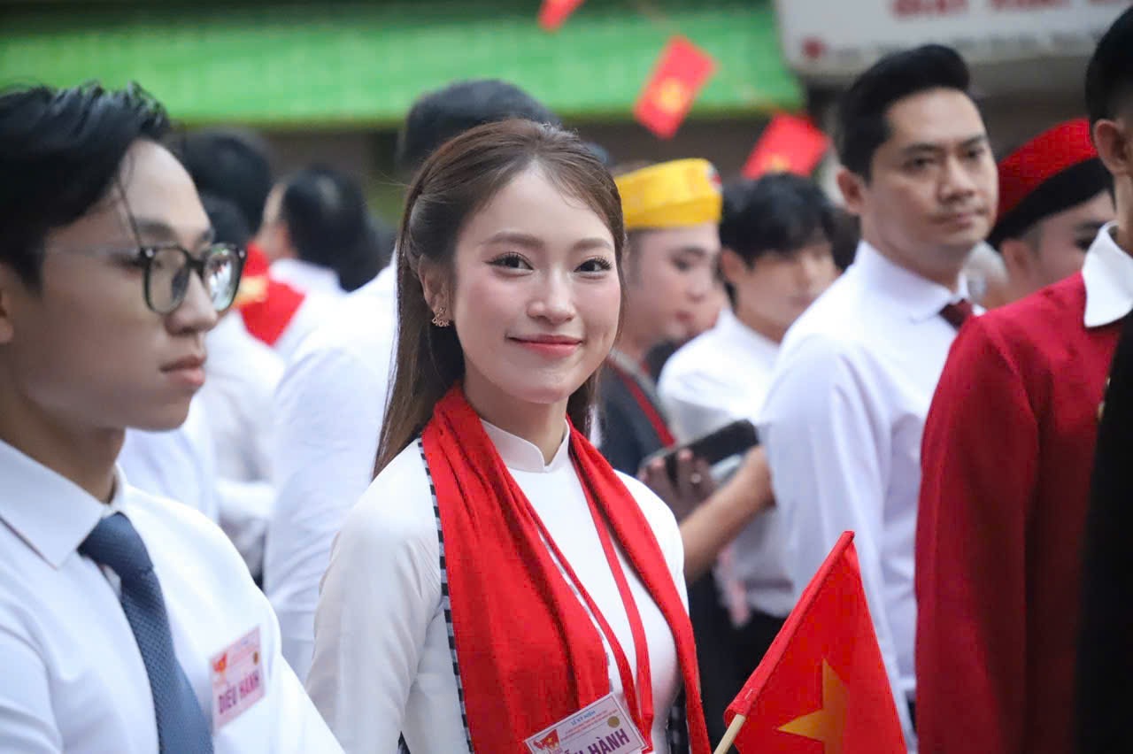MC Khanh Vy. Anh: Huyen Chi