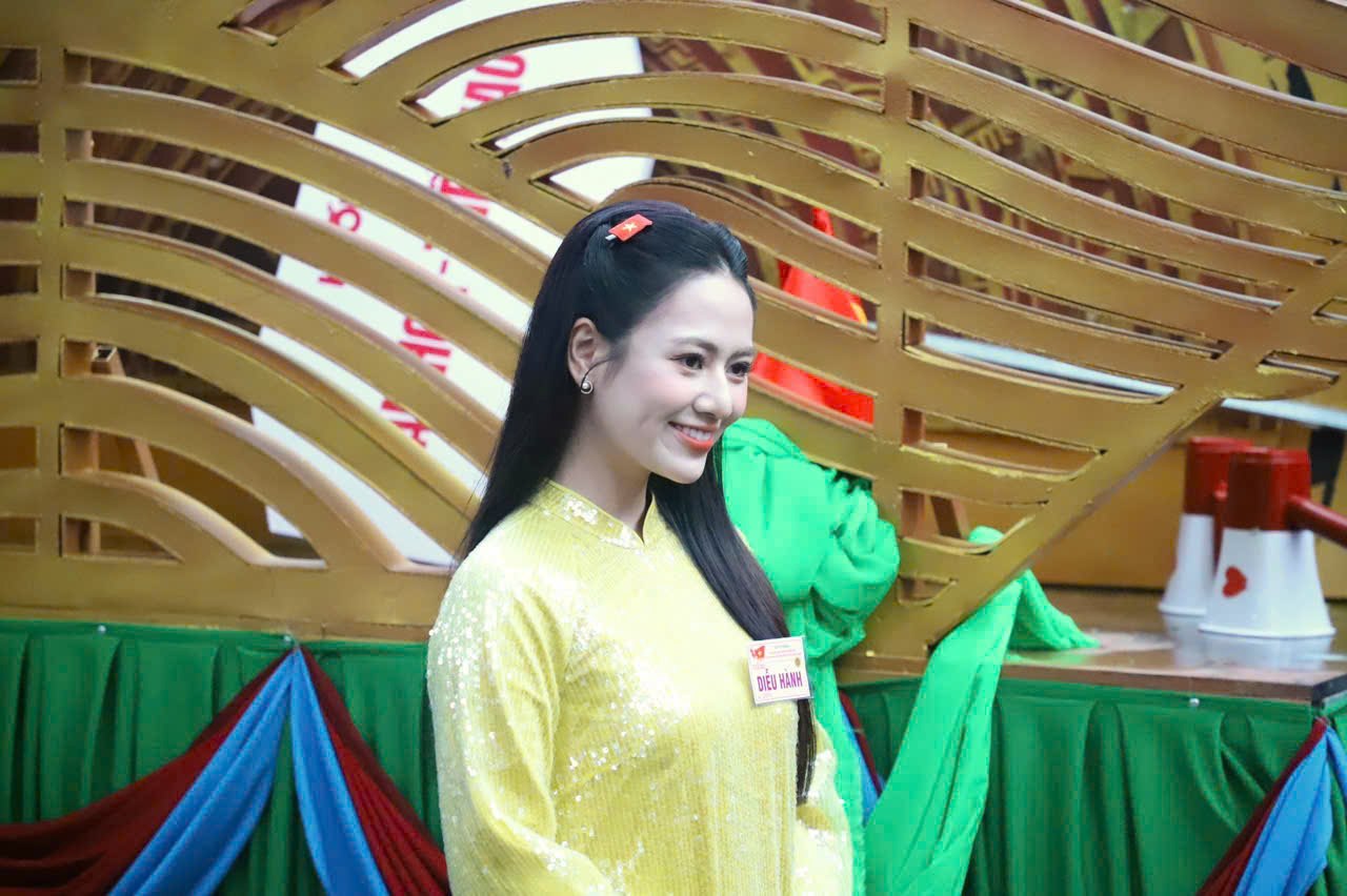 Dien vien Viet Hoa rang ro tai buoi tong duyet dieu binh, dieu hanh A80. Anh: Huyen Chi