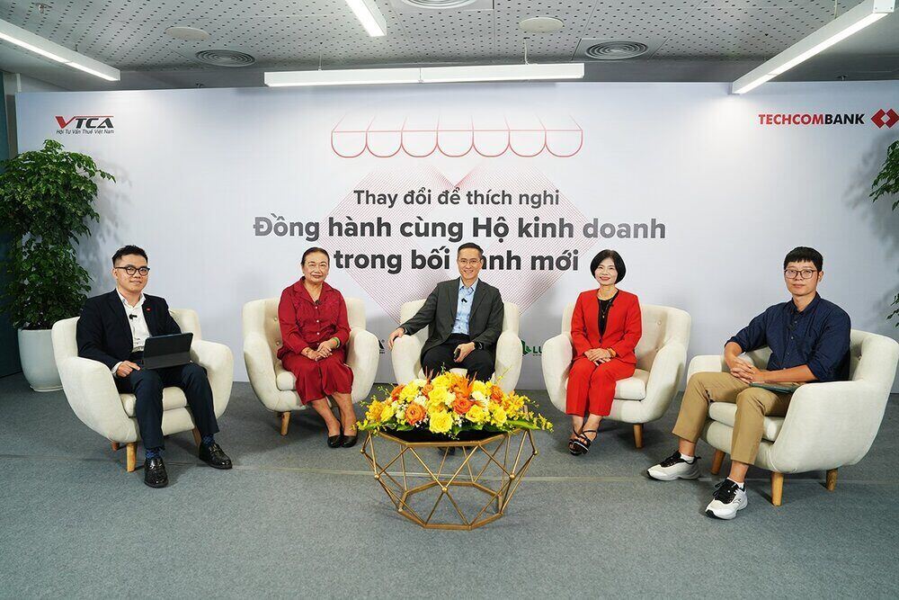 Toan canh webinar “Thay doi de thich nghi – Dong hanh cung ho kinh doanh trong boi canh moi”. Ảnh: Techcombank