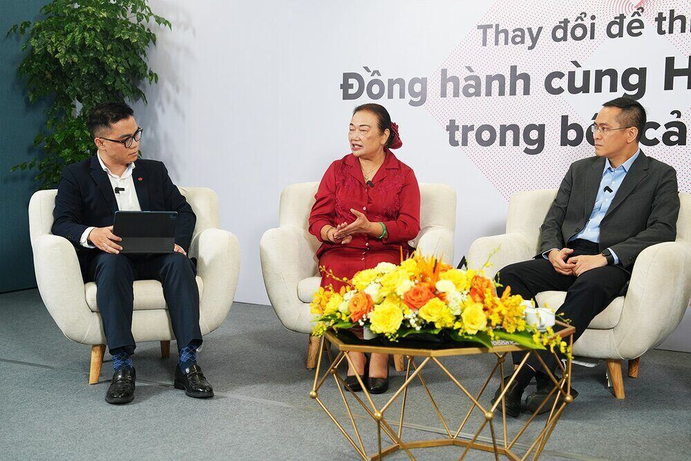 Ba Nguyen Thi Cuc - Chu tich Hoi Tu van Thue Viet Nam chia se ve su ho tro chinh phu doi voi HKD. Ảnh: Techcombank