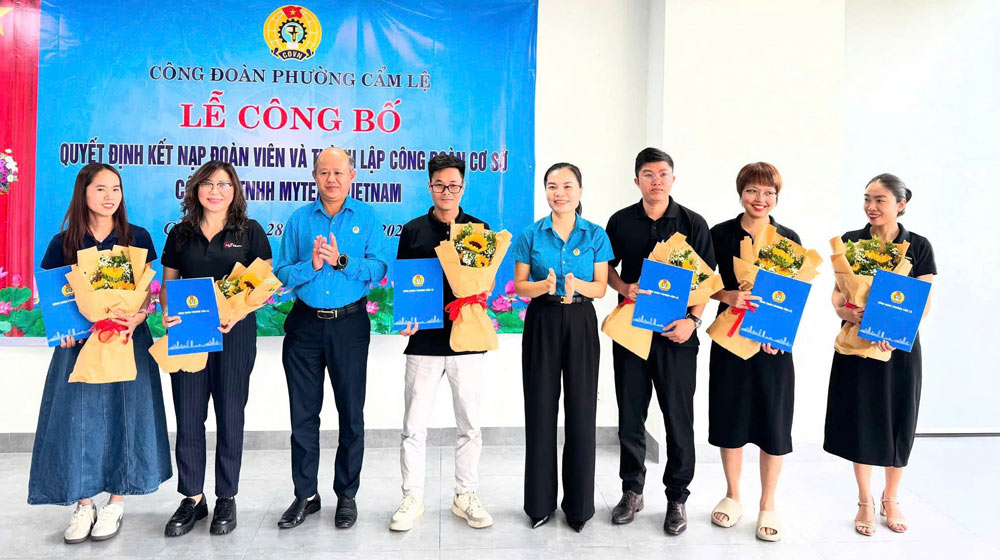 The Da Nang City Labor Federation established another grassroots union with 70 union members. Photo: Cam Le Trade Union