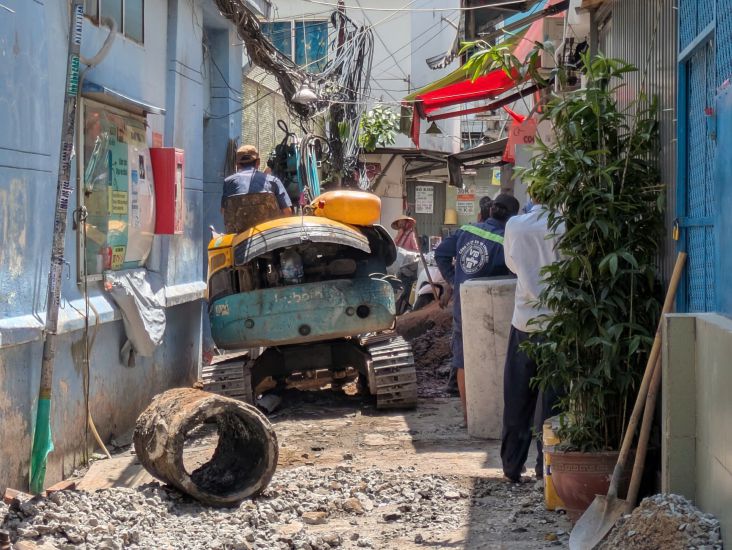 Une ruelle sur Cao Thang Street (Ban Co Ward) est en cours de construction. Photo: Minh Tam