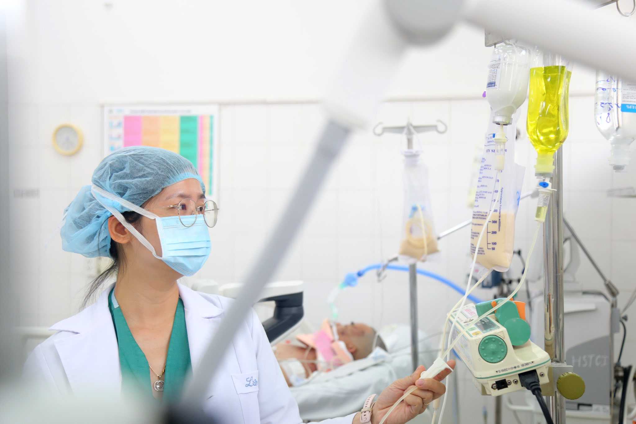 Doctors provide emergency care to patients on the first day of the National Day holiday on September 2. Photo: BVCC