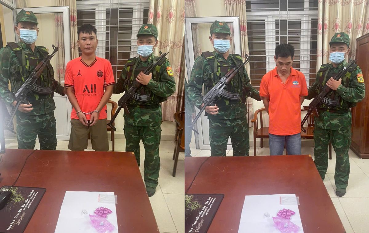 El sujeto Nguyen Khac Trung a la izquierda y Lai Van Duc a la derecha junto con las pruebas materiales del caso. Foto: Cỏng TTDT Hai Phong