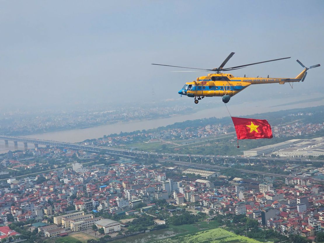 flying in the peaceful sky (Hanoi). Photo: Hai Nguyen