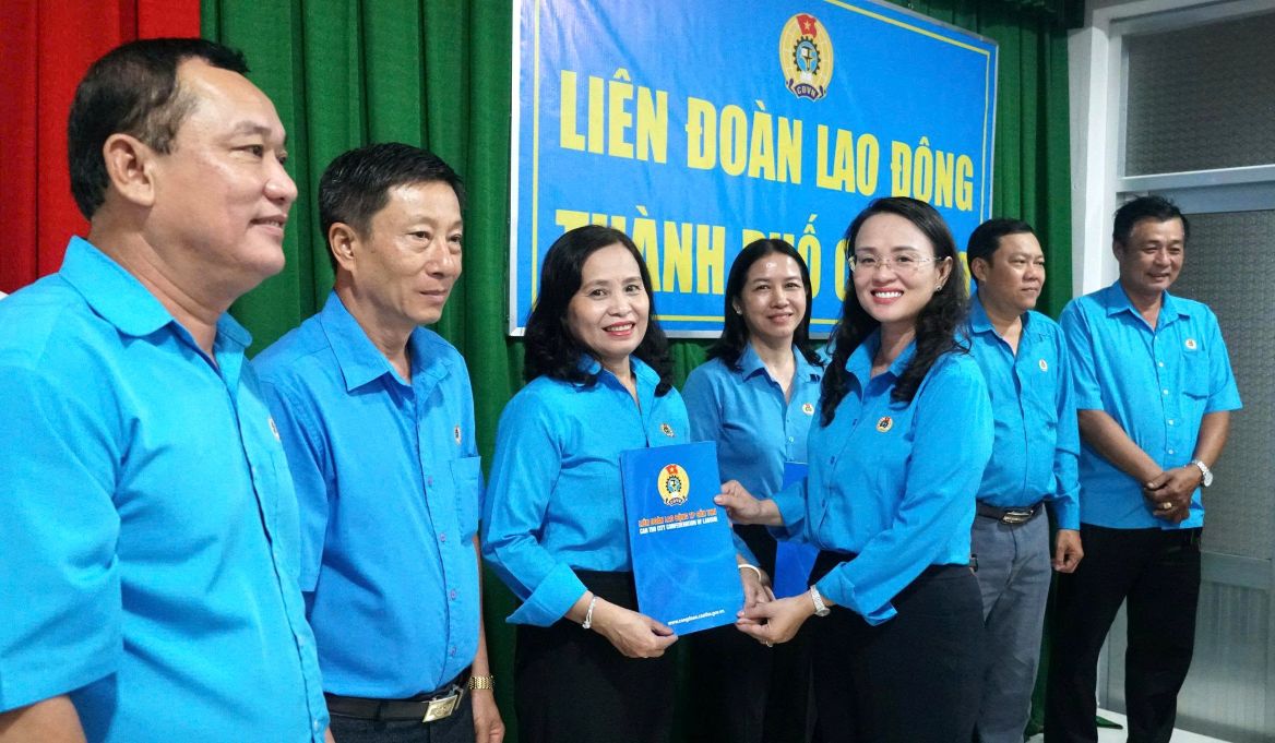 Ba. Anh: Anh Khoa