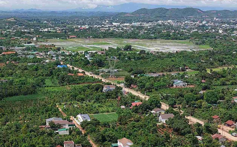 The appearance of many poor rural areas in Dak Nong is improving. Photo: Bao Lam