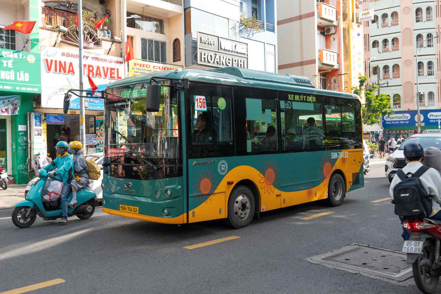 Một tuyến xe buýt điện kết nối Metro số 1 ở TPHCM do Phương Trang khai thác.  Ảnh:  Minh Quân