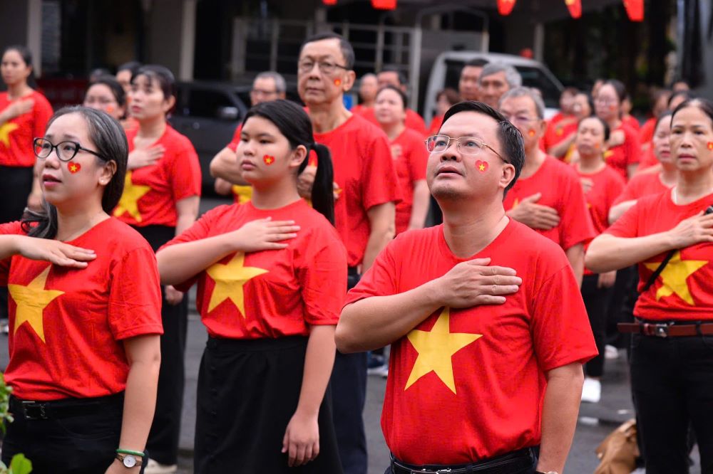 Can bo va nhan dan phuong Binh Thanh cung nhau on lai truyen thong cach mang, lan toa tinh than doan ket. Ảnh: Kim Sang