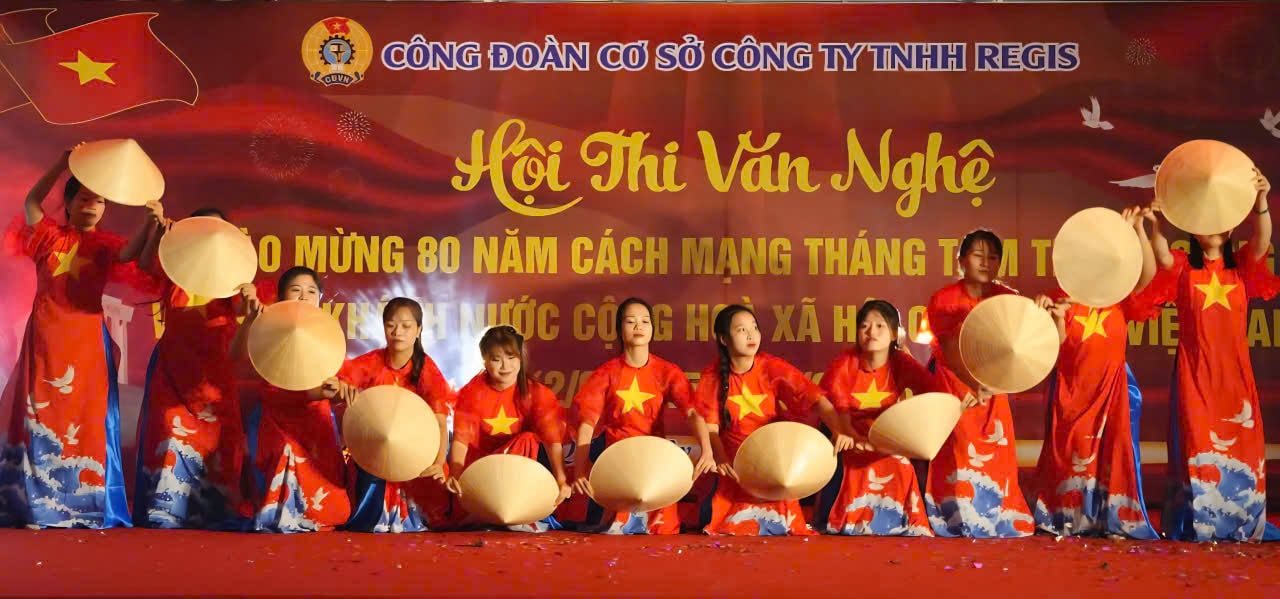 100명 이상의 조합원과 노동자들이 Regis Co. Ltd. 노동조합이 주최한 9월 2일 국경일 기념 문화 예술 공연에 참가했습니다. 사진: Dieu Anh