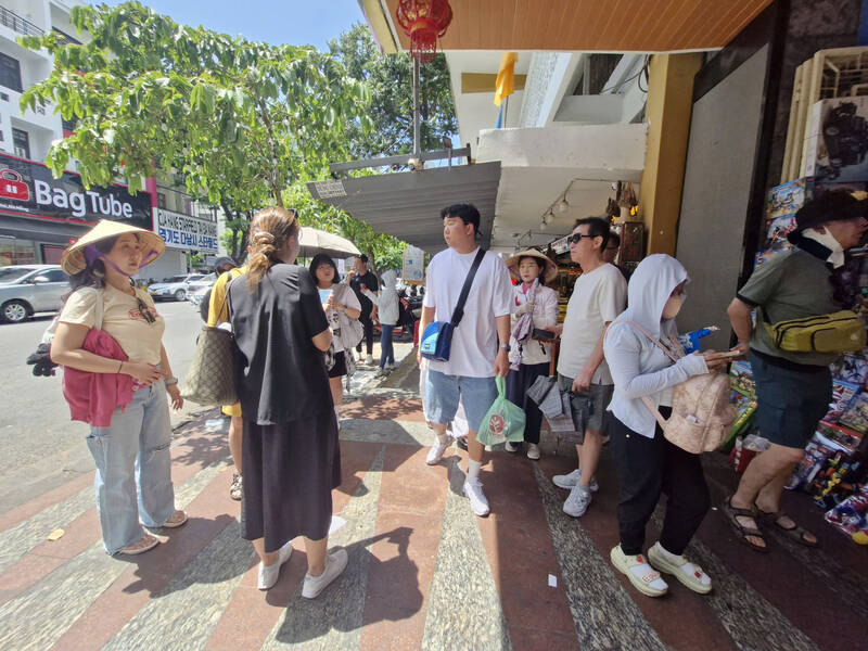 Da Nang la dia diem du lich yeu thich cua nhieu du khach trong va ngoai nuoc. Anh: Thu Giang