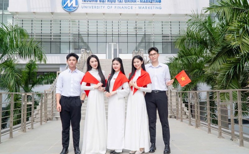 The University of Finance - Marketing gives 100,000 VND/student during the National Day holiday on September 2. Photo: UFM