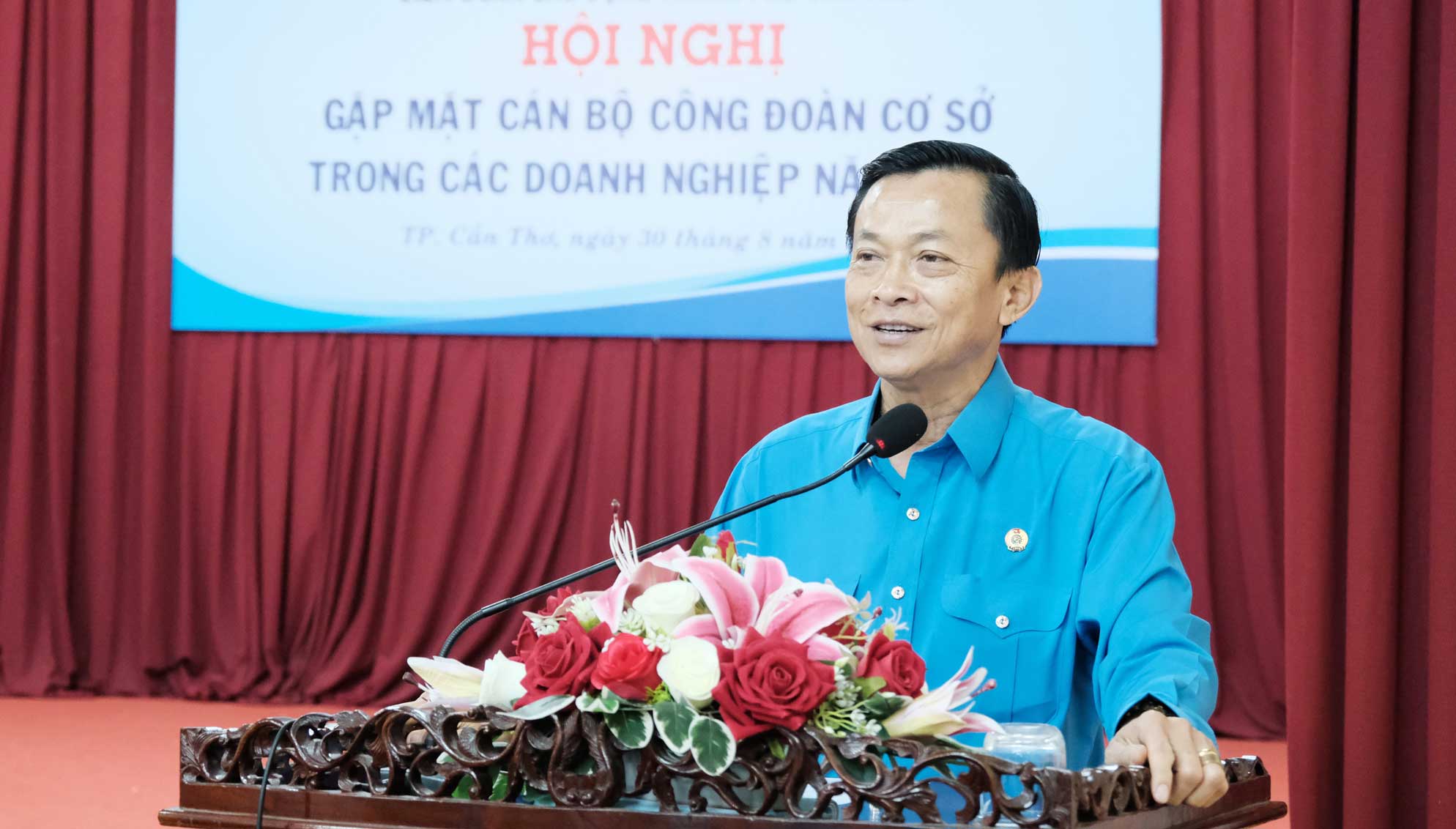 Ong Le Cong Khanh - Pho Chu tich LDLD thanh pho, kiem Truong ban Cong tac Cong doan - bao cao tinh hinh hoat dong Cong doan cua thanh pho sau sap nhap. Anh: My Ly