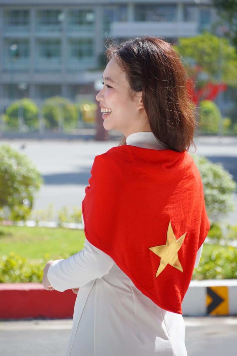 Khong nhung vay, nhieu quan ca phe va cac cung duong chinh tai TP Can Tho cung duoc ban tre va tre em den chup anh de luu lai ky niem dep.