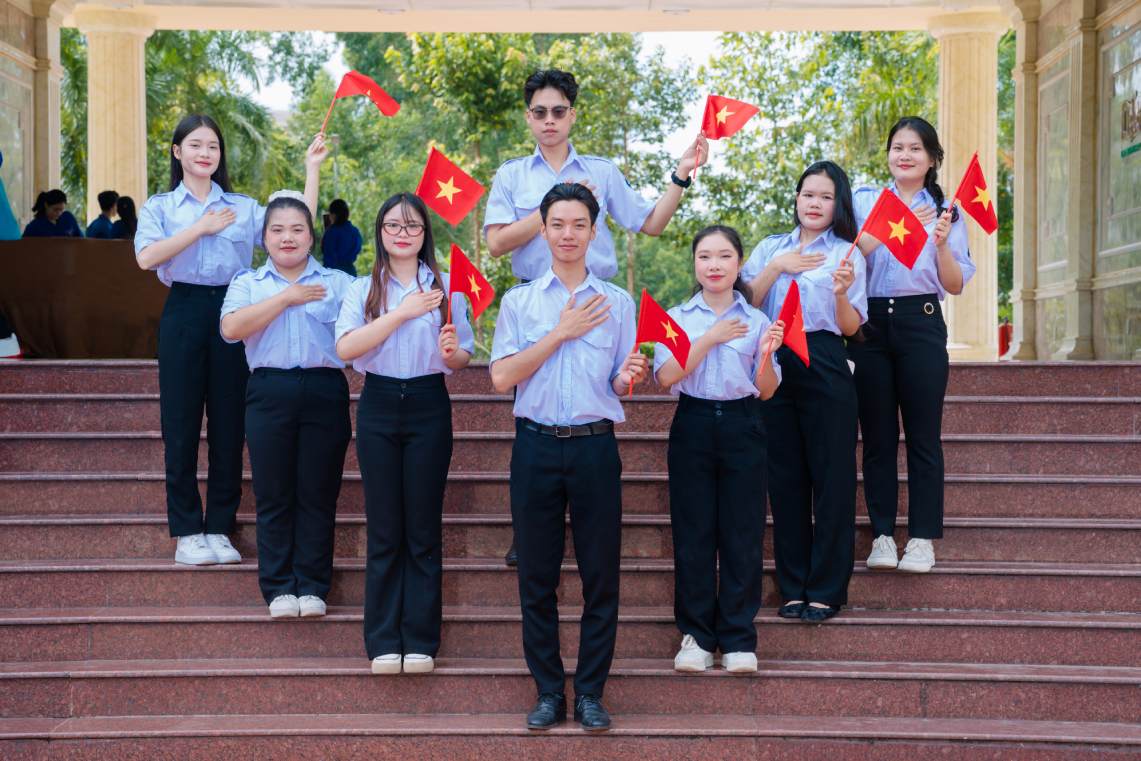 Nhung hoat dong y nghia nay khong chi giup the he tre Can Tho them hieu, them yeu lich su ma con la dong luc de moi nguoi cong hien suc tre, xay dung thanh pho va dat nuoc ngay cang van minh, giau dep.