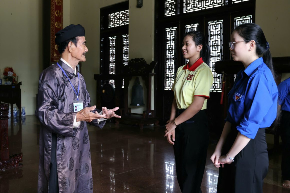 Hoa chung khong khi hao hung cua ca nuoc, Truong Dai hoc Nam Can Tho to chuc nhieu hoat dong y nghia nham giao duc truyen thong cach mang, boi duong ly tuong yeu nuoc cho sinh vien. Mot trong nhung hoat dong noi bat la Hanh trinh ve nguon “Cung duong Di san“.