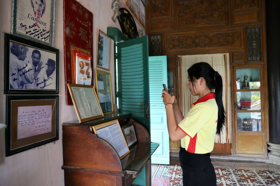 Ban Le My Duyen (sinh vien Truong Dai hoc Nam Can Tho), chia se, day thuc su la mot hanh trinh vo cung y nghia. Theo My Duyen, day la hoat dong de em va cac ban hieu ro hon ve truyen thong dau tranh kien cuong cua cac bac tien nhan va tu hao truoc net dep van hoa, kien truc ma cha ong ta da gin giu. Chuyen di da thoi thuc chung em song co trach nhiem hon de xung dang voi the he di truoc.