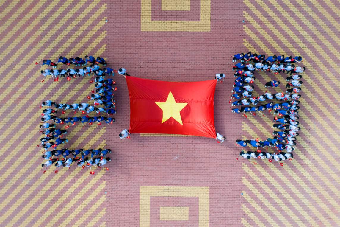 Ngoai nhung hoat dong giao duc truc quan, tuoi tre Truong Dai hoc Nam Can Tho con the hien su sang tao va long yeu nuoc thong qua viec thuc hien mot video clip am nhac dac biet de chao mung 80 nam Ngay Quoc khanh, lan toa thong diep tu hao dan toc den cong dong.