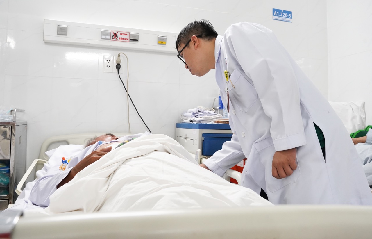 The patient choked on a bone foreign object and is now in stable health. Photo: Provided by the hospital