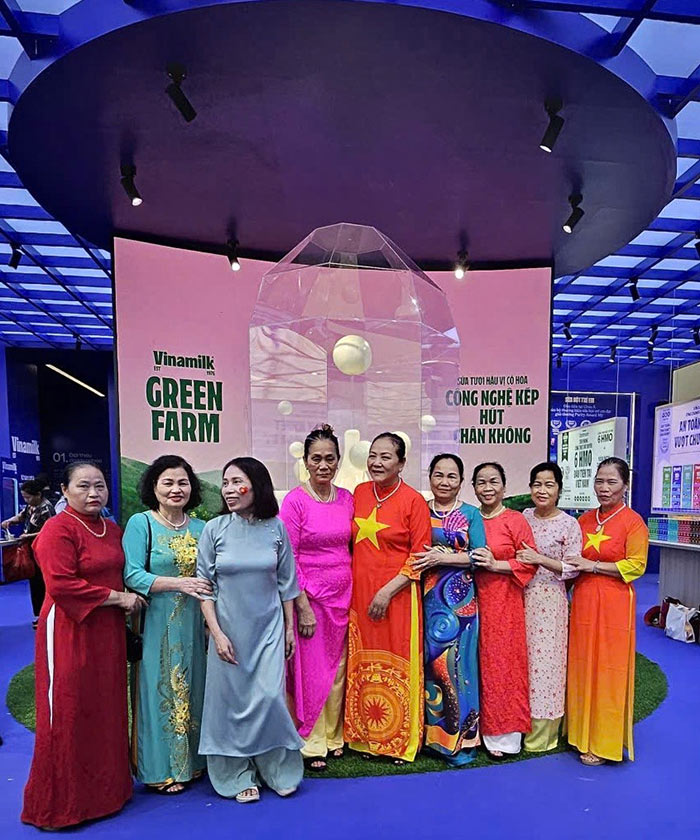 Khong gian trien lam cua Vinamilk con co nhieu goc check – in cho khach tham quan. Anh: Vi Nam.