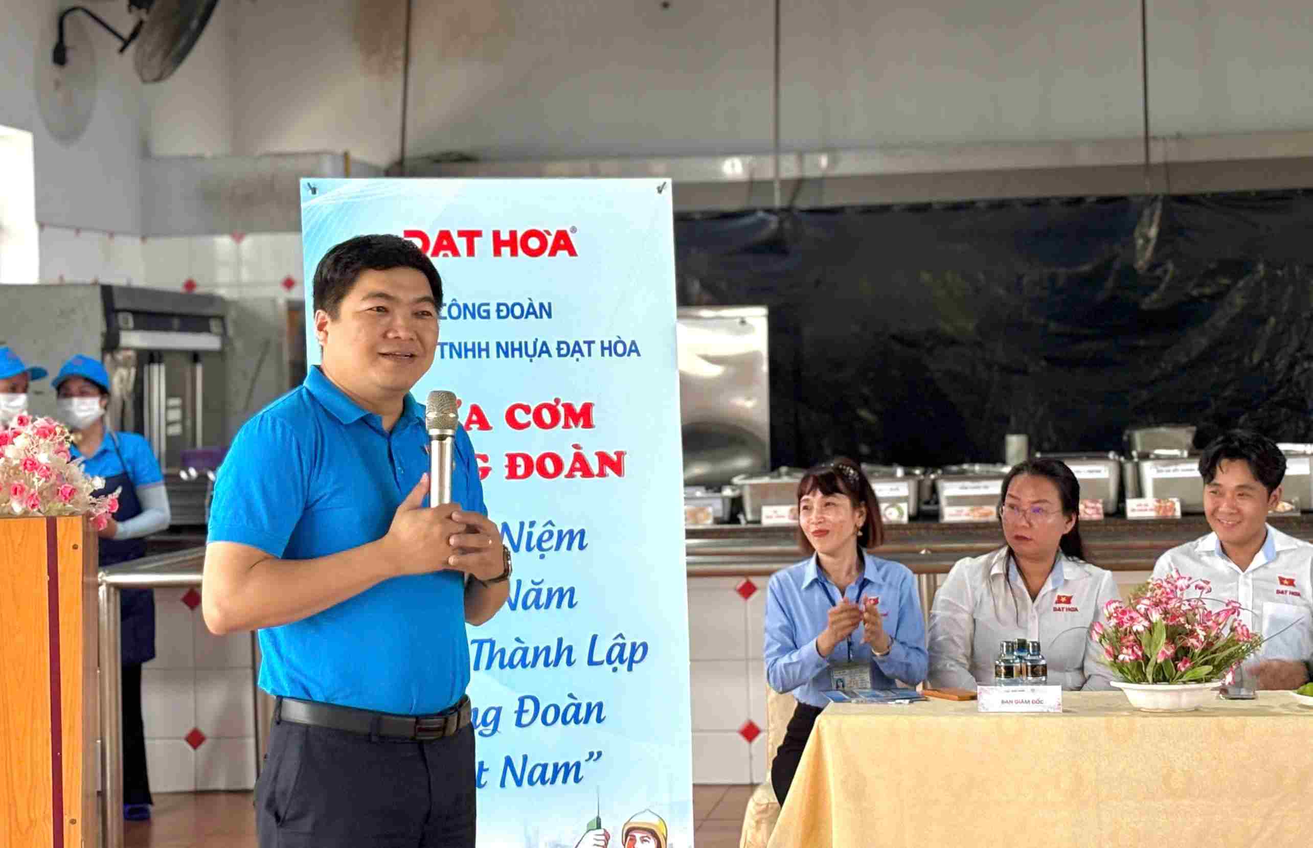 Ong Nguyen Tan Dat - Pho Chu tich LDLD TPHCM du chuong trinh. Anh: Cong doan cung cap