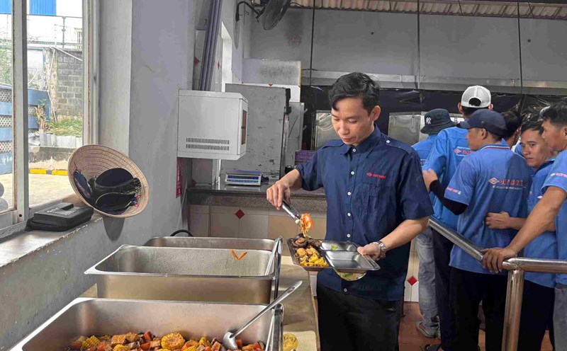 Union meals are organized in the form of buffet for union members. Photo: Provided by the Union
