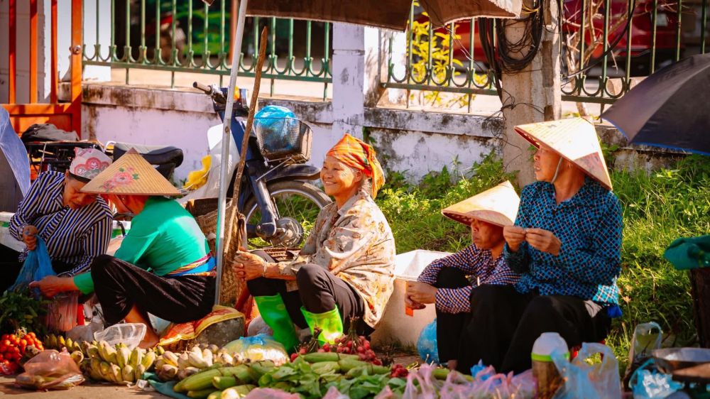 Phien cho vung cao Lung Van, xa Van Son (huyen Tan Lac, tinh Hoa Binh cu), nay la tinh Phu Tho. Anh: Nguyen Bon
