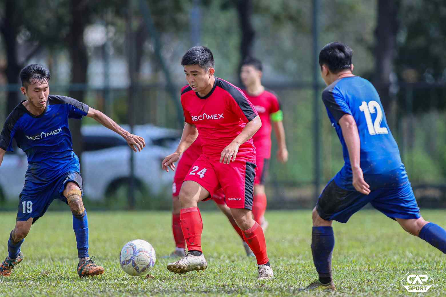 The Ho Chi Minh City Police team won 6 group stage matches to enter the final round of the Becamex Group football tournament. Photo: Thanh CAPSPORT