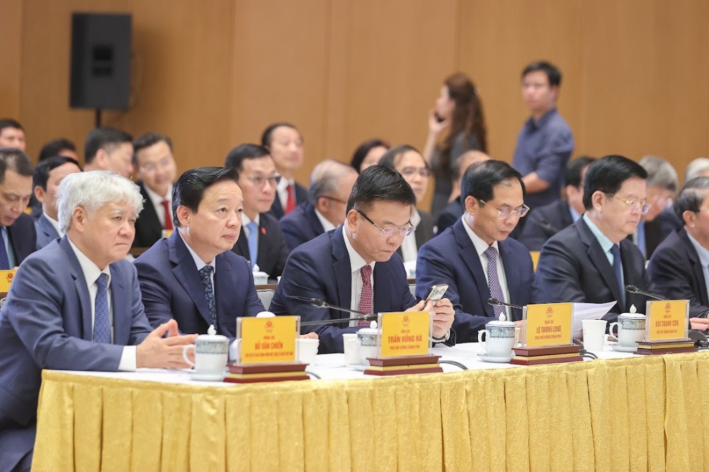 Uy vien Bo Chinh tri, Bi thu Trung uong Dang, Chu tich Uy ban MTTQ Viet Nam Do Van Chien; cac Pho Thu tuong Chinh phu: Tran Hong Ha, Le Thanh Long, Bui Thanh Son, Mai Van Chinh du buoi gap mat. Anh: VGP
