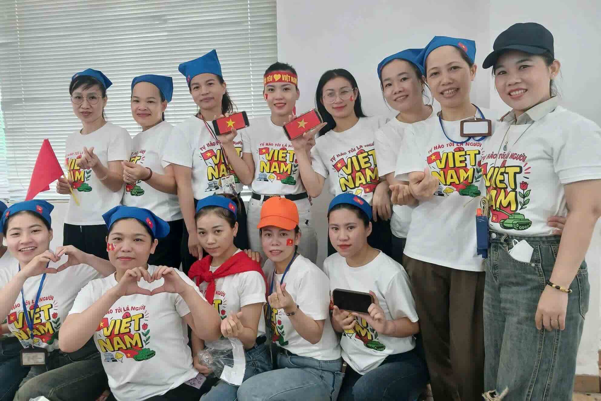 Hoat dong the hien tinh yeu dat nuoc cua doan vien, nguoi lao dong. Anh: Cong doan Cong ty TNHH Sakurai Viet Nam