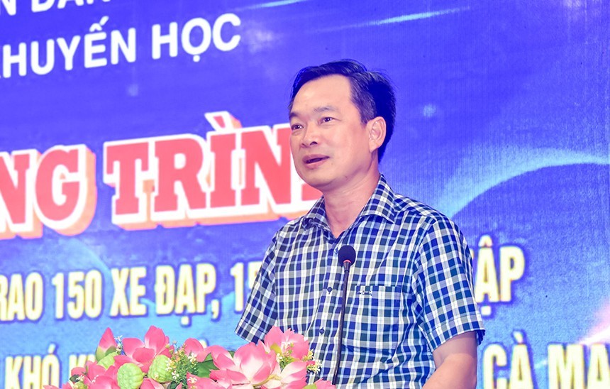 Pho Chu tich Uy ban MTTQ Viet Nam tinh Ca Mau Nguyen Van Khoi tri an cac nha tai tro va ghi nhan nhung no luc cua Hoi khuyen hoc thoi gian qua. Anh: Nhat Ho