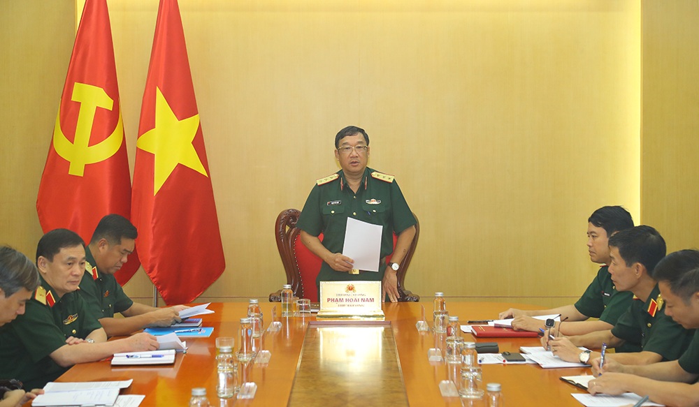 Thuong tuong Pham Hoai Nam - Thu truong Bo Quoc phong phat bieu chi dao tai buoi lam viec. Anh: Bo Quoc phong  