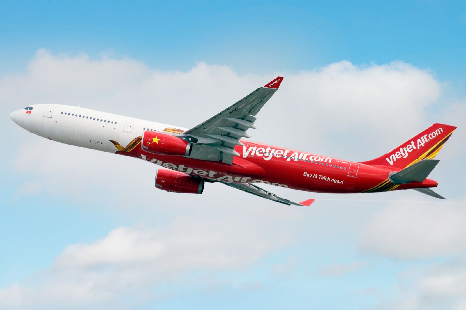 Vietjet da khai thac 79.000 chuyen bay, van chuyen 14,4 trieu hanh khach, dong gop hon 4.528 ti dong thue, phi cho ngan sach Nha nuoc.