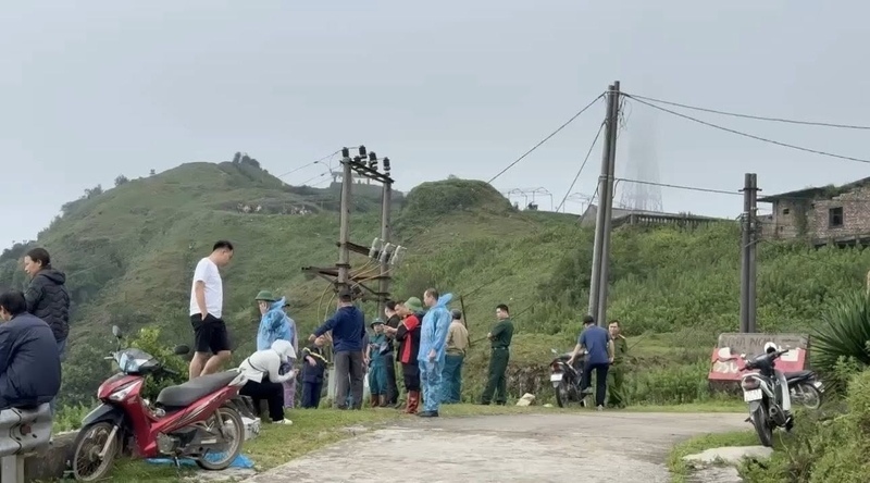 The area where the car was found to be completely deformed on Mau Son peak. Photo: Thu Huong