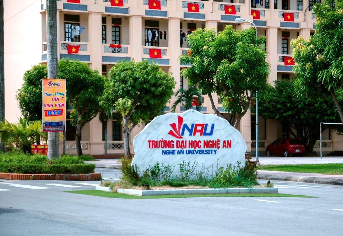 Nghe An University is committed to ensuring the quality of boarding meals for students of the Pedagogical practice Primary and Secondary School. Photo: Ngoc Anh
