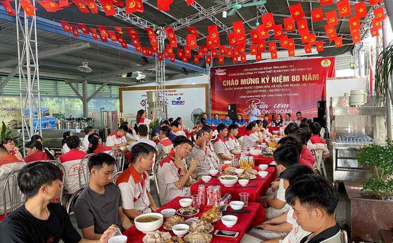 Union Meal connects union members and workers of Nam Sao Viet. Photo: Hung Yen Trade Union