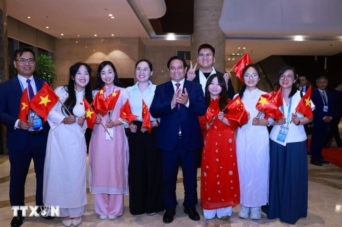 Cong dong nguoi Viet Nam tai Thien Tan don Thu tuong Chinh phu Pham Minh Chinh. Anh: TTXVN