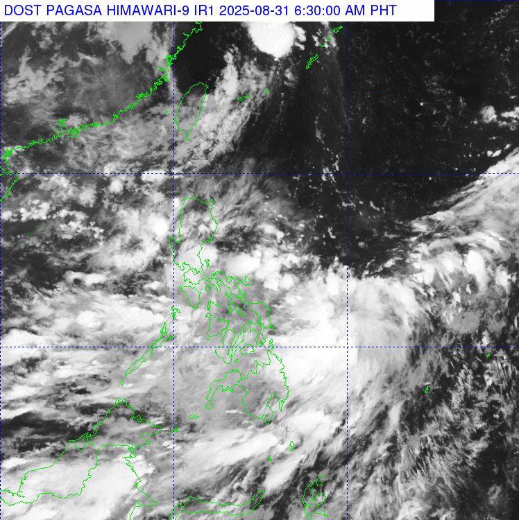 Anh may ve tinh 2 vung ap thap o Philippines hoi 6h30 ngay 31.8. Anh: PAGASA