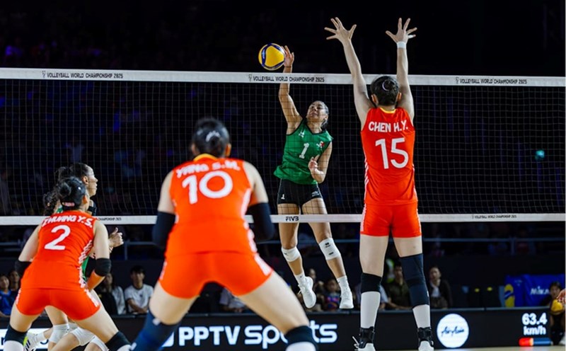 China women's volleyball team meets France. Photo: FIVB