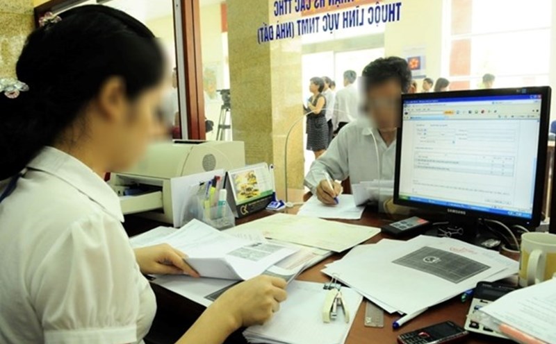 Conclusion No. 186-KL/TW requires the implementation of the settlement of regimes and policies for subjects affected by the restructuring of the apparatus, ending on August 31. Photo: Hanoi.gov.vn