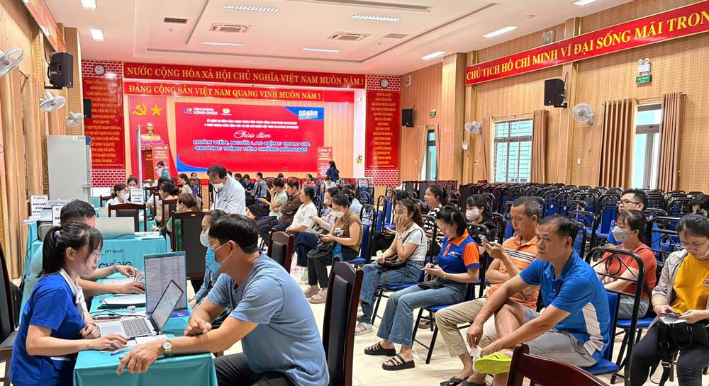 Le syndicat du quartier d'An Khe ville de Da Nang coordonne l'organisation d'un programme de vaccination contre la grippe pour les membres du syndicat et les travailleurs. Photo : Syndicat d'An Khe