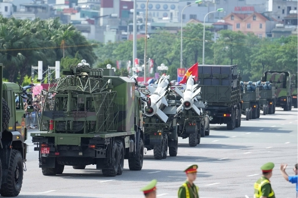 Dàn khí tài của lực lượng Công an, Quân đội về tập kết ở Trường đua F1. Ảnh: Sóng Hữu Dàn khí tài của lực lượng Công an, Quân đội về tập kết ở Trường đua F1. Ảnh: Sóng Hữu