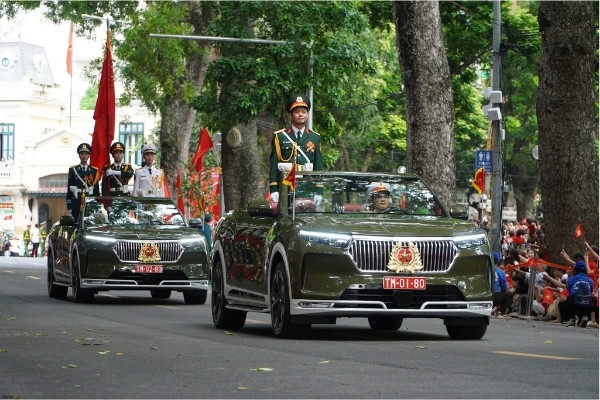 Những hình ảnh đẹp của đoàn diễu binh qua khu vực Hàng Khay - Tràng Tiền. Ảnh: Hải Danh Những hình ảnh đẹp của đoàn diễu binh qua khu vực Hàng Khay - Tràng Tiền. Ảnh: Hải Danh