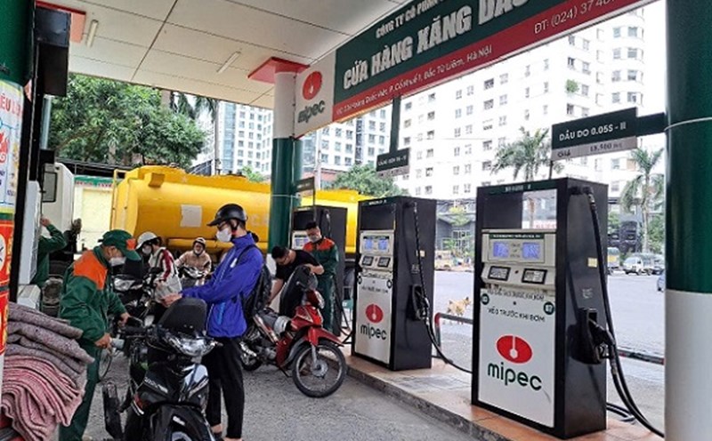 Gasoline prices are forecast to decrease simultaneously in the next period. Photo: Ha Vy