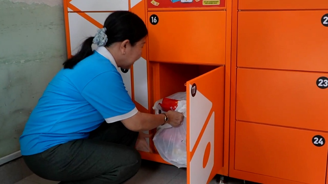 Scanning QR codes, charity with just one touch in Ho Chi Minh City